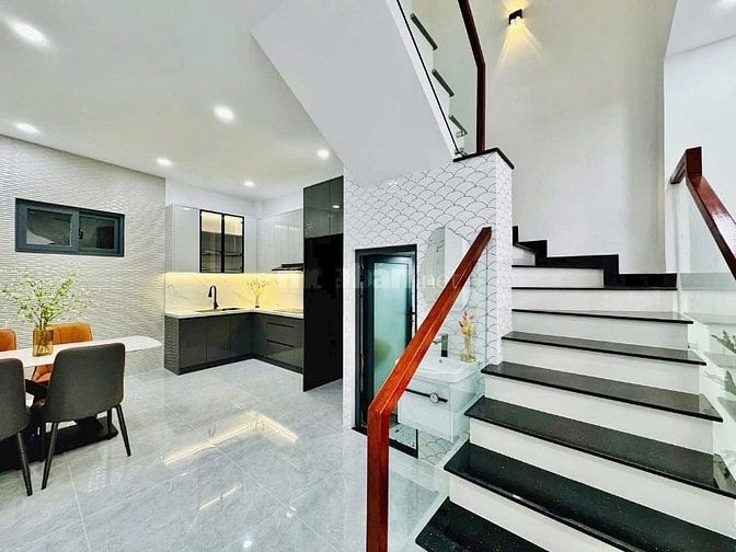Cần tiền bán gấp nhà Tam Đảo, P15, Q10. 72m2. Hẻm xe hơi chỉ 2,87tỷ