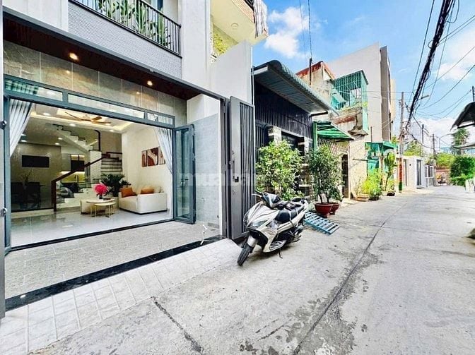 Cần tiền bán gấp nhà Tam Đảo, P15, Q10. 72m2. Hẻm xe hơi chỉ 2,87tỷ