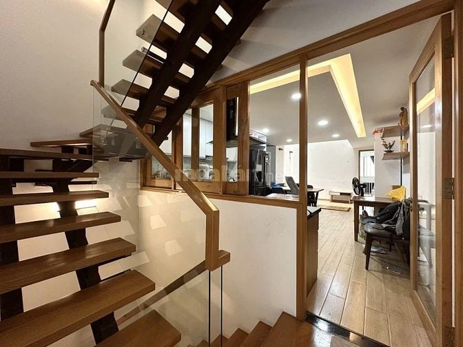 Bán nhà MT siêu hiếm 70m2 (4,2*16,5) SHR Hai Bà Trưng Tân Định Q1 
