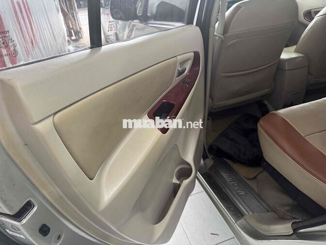 Toyota Innova 2006 G - 123456 km