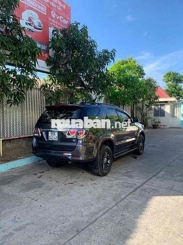 Toyota Fortuner 2016 2.4G dầu xe gia đình