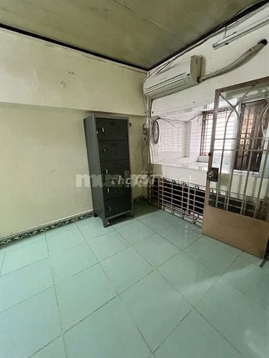 Cho thuê nhà ĐĐ tiện nghi  hẻm 3m Võ Văn Kiệt, P.1, Q.5 giá 8,5tr 