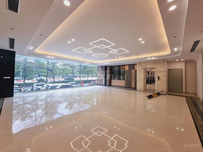 Cho thuê toà mặt đường Láng, 280m2