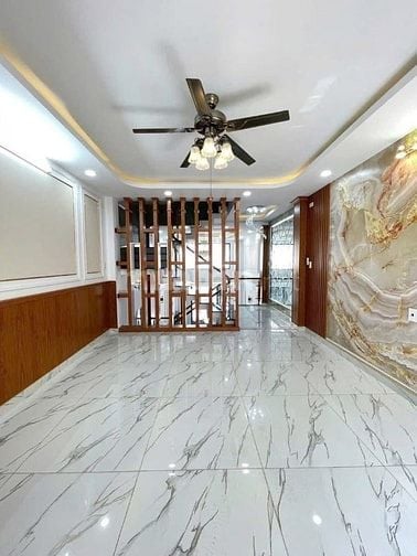 Đi nước ngoài định cư bán gấp nhà ở đường Lạc Long Quân, phường 5, quậ