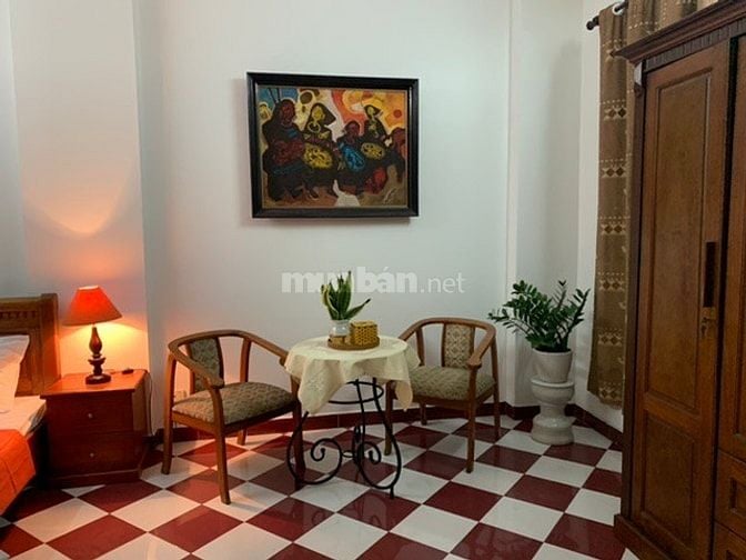 Trung tâm , nội thất đầy đủ , phòng khép kín 