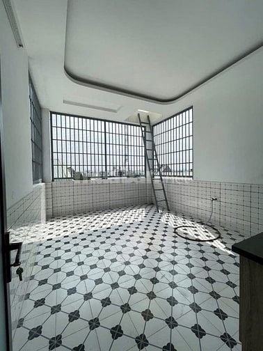 Đi nước ngoài định cư bán gấp nhà ở đường Lạc Long Quân, phường 5, quậ