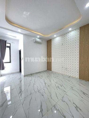 Đi nước ngoài định cư bán gấp nhà ở đường Lạc Long Quân, phường 5, quậ