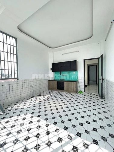 Đi nước ngoài định cư bán gấp nhà ở đường Lạc Long Quân, phường 5, quậ