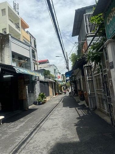 Nhà đẹp bán Đ.Bình Thới Q11, vị trí đắc địa, giá hấp dẫn,sổ hồng riêng