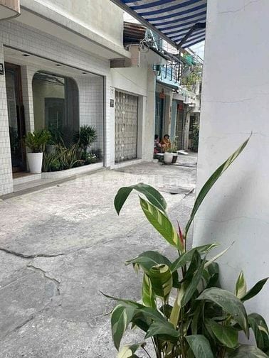 Cho thuê nhà MTNBộ 6m Hùng Vương, P.9, Q.5 giá 15tr