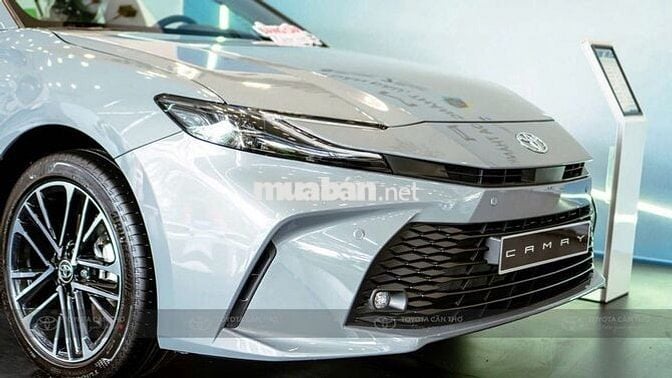 Toyota Camry 2025 2.5HEV MID - Xe có sẵn giá tốt