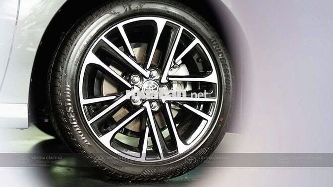 Toyota Camry 2025 2.5HEV MID - Xe có sẵn giá tốt