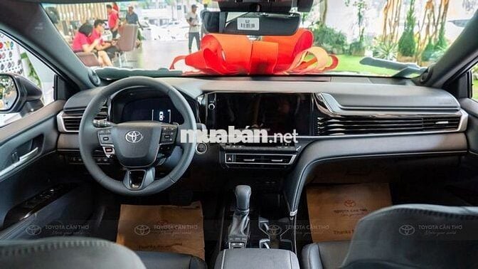 Toyota Camry 2025 2.5HEV MID - Xe có sẵn giá tốt