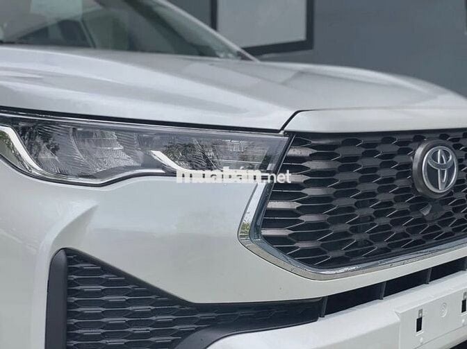 Innova Cross - Xe có sẵn giá tốt
