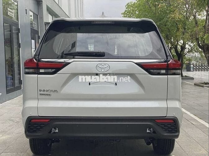 Innova Cross - Xe có sẵn giá tốt