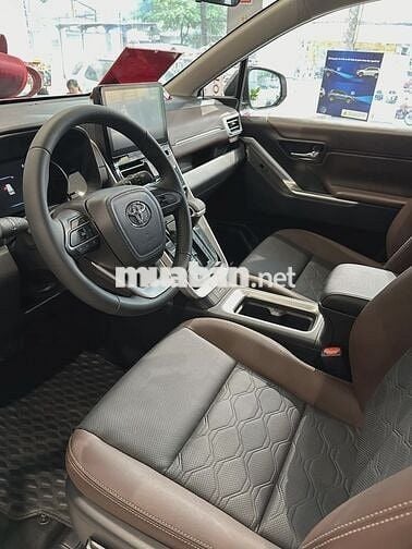 Innova Cross - Xe có sẵn giá tốt