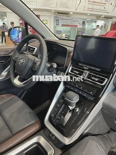 Innova Cross - Xe có sẵn giá tốt