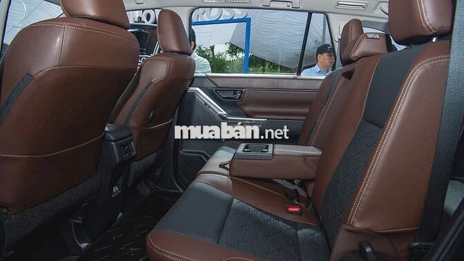 Innova Cross - Xe có sẵn giá tốt