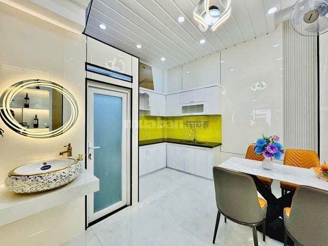 Bán nhà Trần Hưng Đạo Quận 5, sổ hồng riêng, giá tốt đầu tư chỉ 3tỷ 