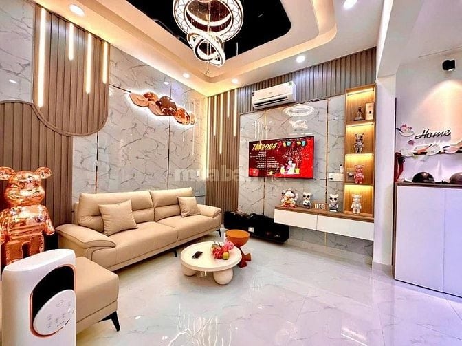 Chú Bảy về quê bán nhà Nguyễn Khoái, Quận 4. Ra Bến Vân Đồn 100m
