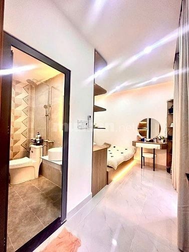 Chú Bảy về quê bán nhà Nguyễn Khoái, Quận 4. Ra Bến Vân Đồn 100m