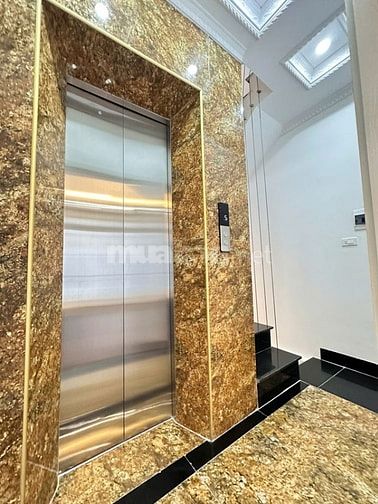Bán gấp nhà Cầu Giấy, sân rộng,   Mặt tiền 4.5 m, giá nhỉnh 10 tỷ