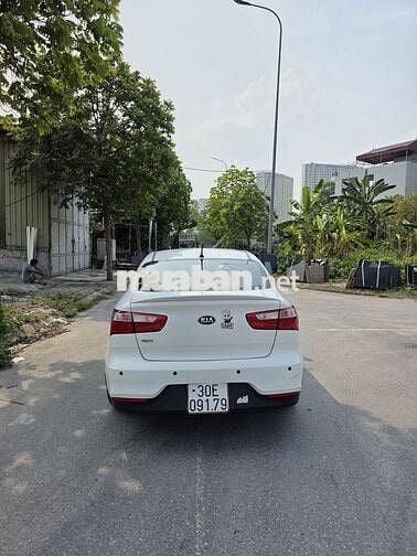 Kia Rio 2016 1.4 AT Sedan - 100000 km