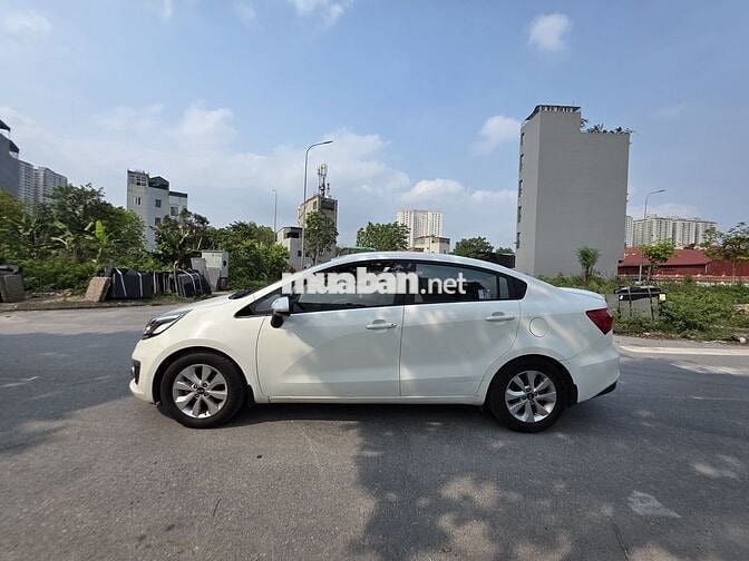 Kia Rio 2016 1.4 AT Sedan - 100000 km