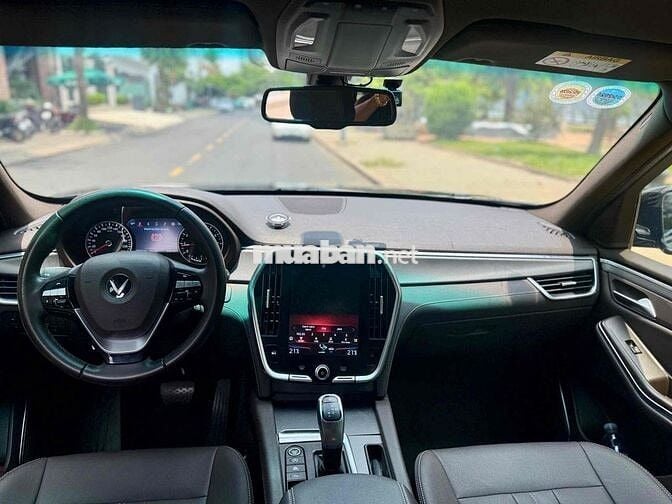 Vinfast Lux SA Base 2021