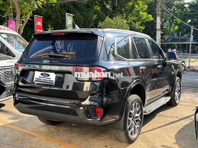 Ford Everest Titanium 1 cầu 2023 có xhd - 19.000km