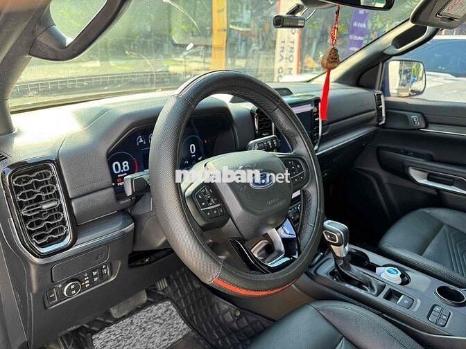 Ford Everest Titanium 1 cầu 2023 có xhd - 19.000km
