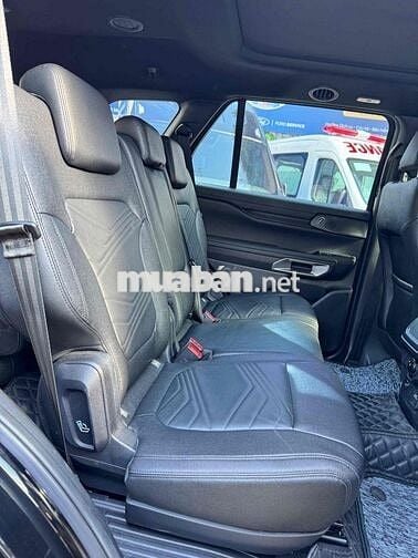 Ford Everest Titanium 1 cầu 2023 có xhd - 19.000km