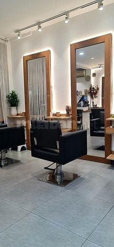 TIỆM TÓC NHẬT SALON UMBOO TUYỂN THỢ PHỤ GỘI ĐẦU, PHỤ HOÁ CHẤT.