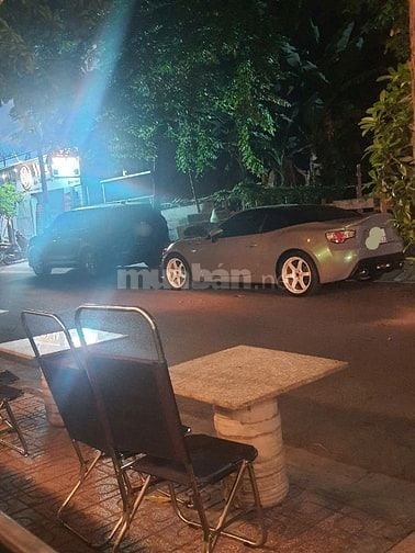 Cho thuê nhà mặt tiền 327, đường Hoàng Sa,  phường Tân Định, Q1
