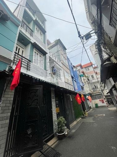 Nhà hẻm xe tải, cách đường lớn 30m