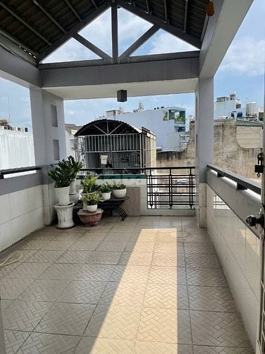 Nhà hẻm xe tải, cách đường lớn 30m