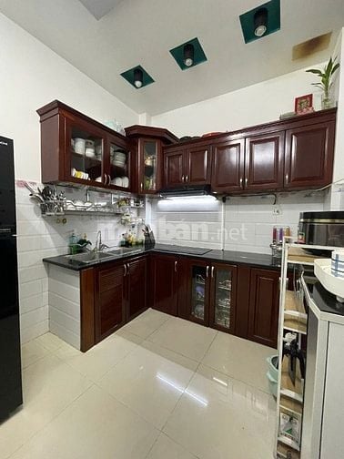 Nhà hẻm xe tải, cách đường lớn 30m