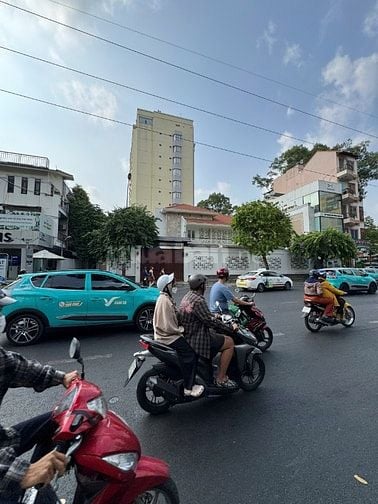 Bán nhà 2 mặt tiền Nam kỳ khởi nghĩa- 300m2 - DT:10m x 30m vuông vức