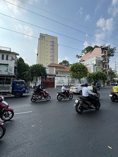 Bán nhà 2 mặt tiền Nam kỳ khởi nghĩa- 300m2 - DT:10m x 30m vuông vức