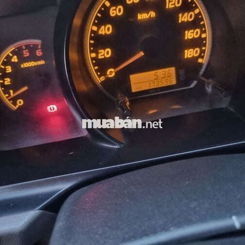 TOYOTA 6 CHỖ 850KG MÁY DẦU