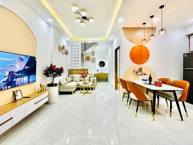CHÍNH CHỦ BÁN NHÀ GẦN SÂN BAY NGANG 6M ĐÚC 1 LẦU 3PN FULL NỘI THẤT