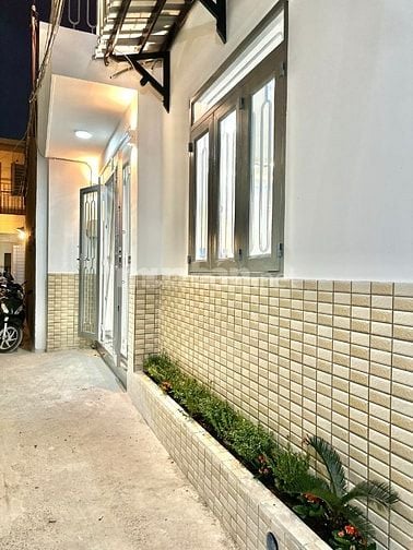 CHÍNH CHỦ BÁN NHÀ GẦN SÂN BAY NGANG 6M ĐÚC 1 LẦU 3PN FULL NỘI THẤT