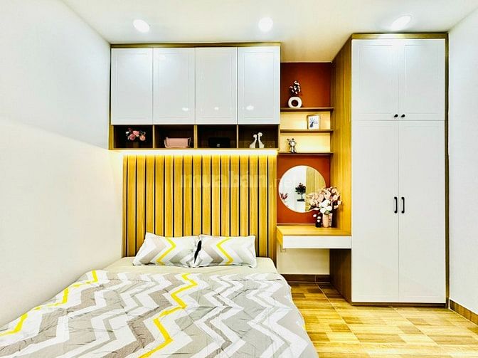 CHÍNH CHỦ BÁN NHÀ GẦN SÂN BAY NGANG 6M ĐÚC 1 LẦU 3PN FULL NỘI THẤT