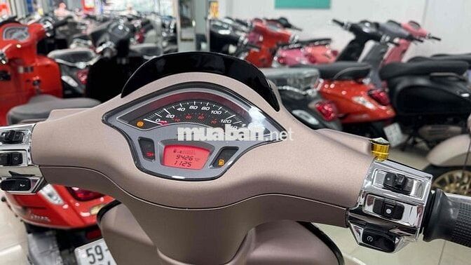Vespa Sprint nâu đồng nhấm siêu đẹp ngay chủ