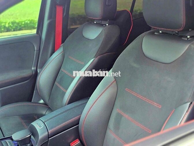 Mercedes Benz GLB 2021 35 AMG 4MATIC - 29000 km