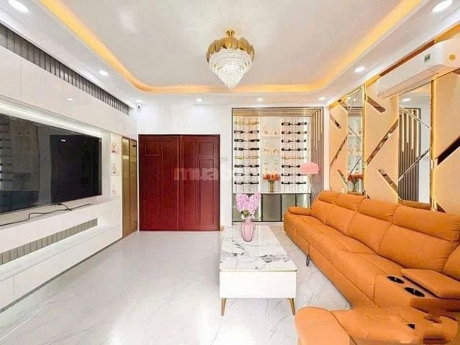 Bán gấp nhà 95.8m² Trần Quang Diệu Q3, hẻm ô tô, sổ hồng riêng giá 6tỷ