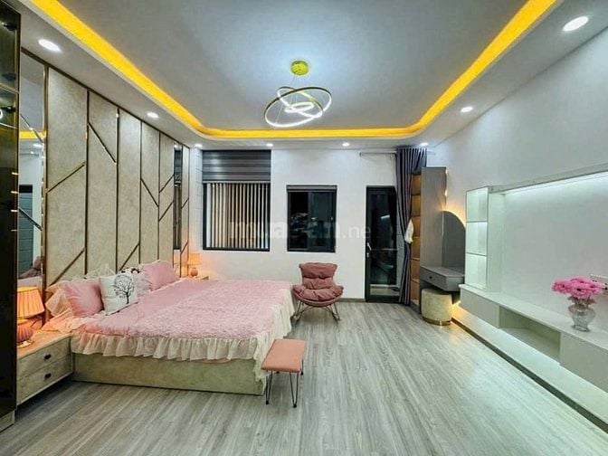 Bán gấp nhà 95.8m² Trần Quang Diệu Q3, hẻm ô tô, sổ hồng riêng giá 6tỷ