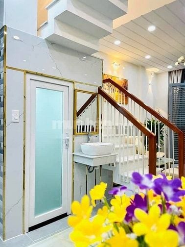 Định cư Mỹ bán gấp căn 37 m2 ở Đỗ Tấn Phong, PN. 1 Tỷ 570 1T1L. sổ sẵn