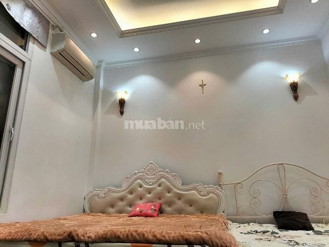 Bán nhà cách mặt phố Khâm Thiên khoảng 6m,  ô tô để phố, 27 m2 × 6T