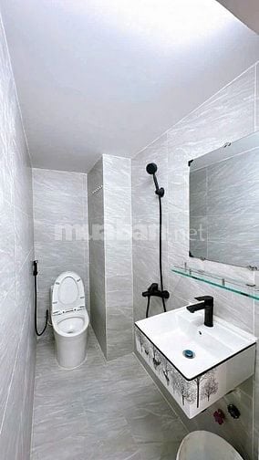 Cô Tư nhờ bán gấp nhà 56m², Nguyễn Thái Bình, Q1. Xây 5 tầng, sổ sẵn 